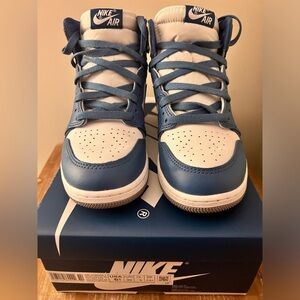 Air Jordan 1 Retro High OG 'True Blue' in Grade School 5.5